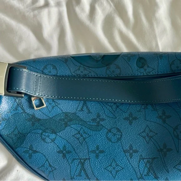Louis Vuitton Blue Monogram Embossed Leather Shoulder Bag - Picture 3 of 16